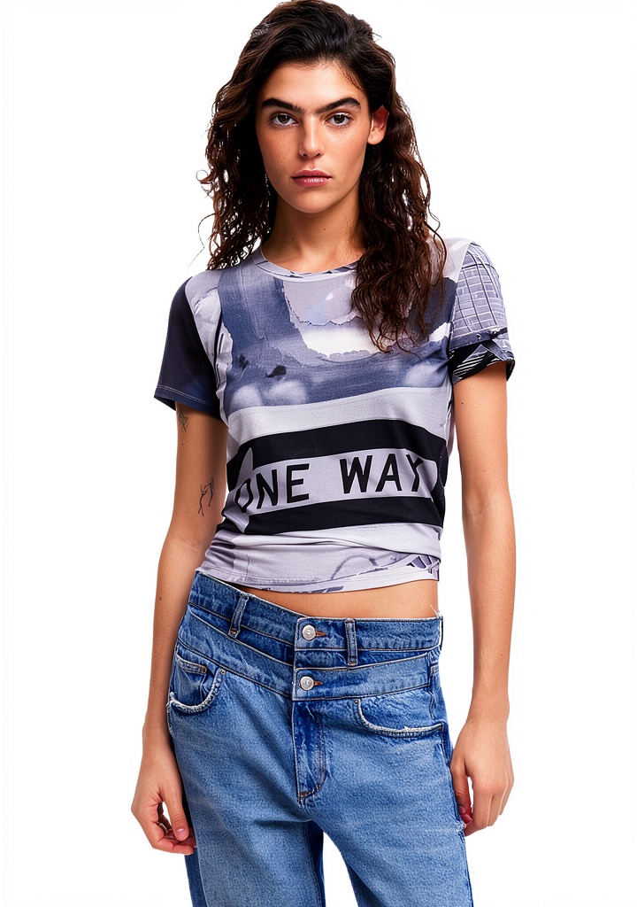 T-shirt Desigual donna multicolore con stampa arty