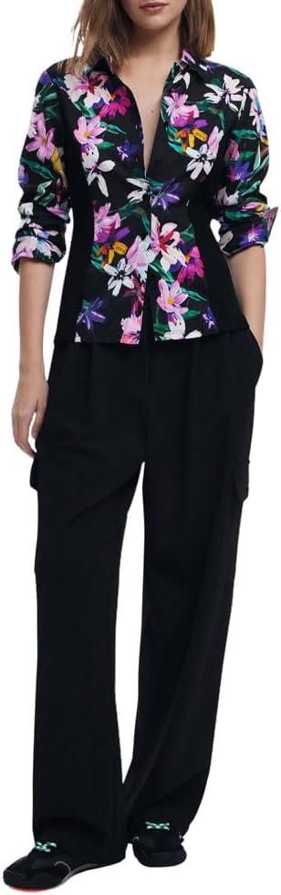 Felpa con cappuccio Desigual donna in nero su sfondo neutro